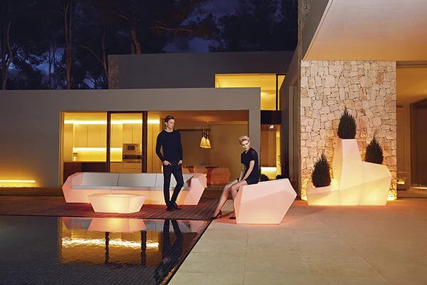 light-up-furniture-ligthing-lamps-sofas-planters-faz-ramon-esteve-vondom